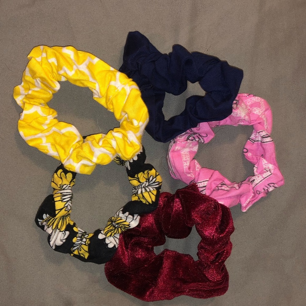 5 scrunchies